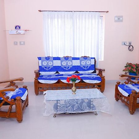 Giri'S Homestay Madikeri Bagian luar foto