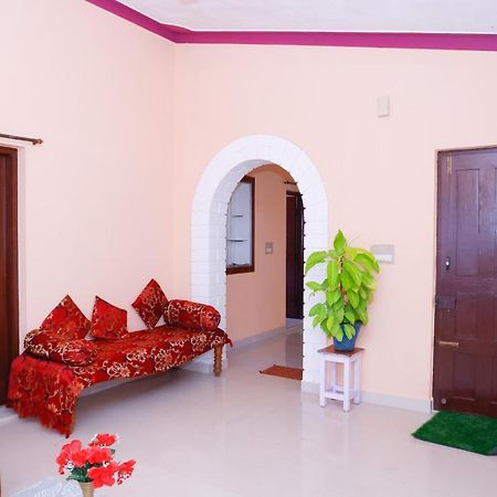Giri'S Homestay Madikeri Bagian luar foto