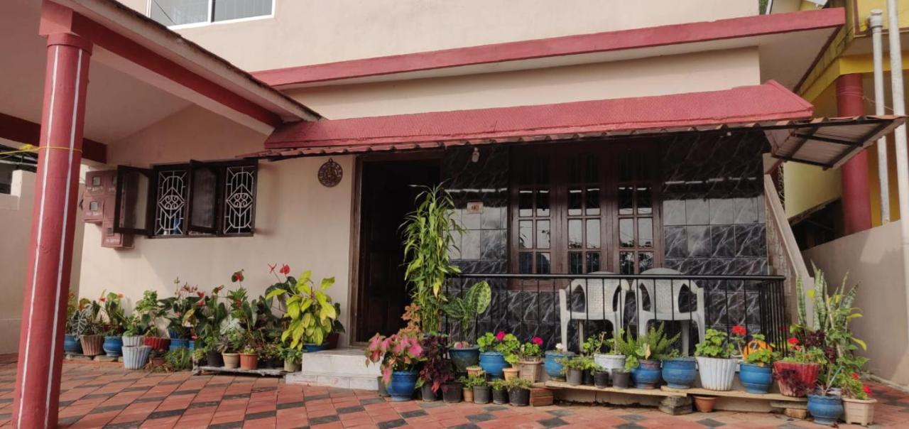 Giri'S Homestay Madikeri Bagian luar foto
