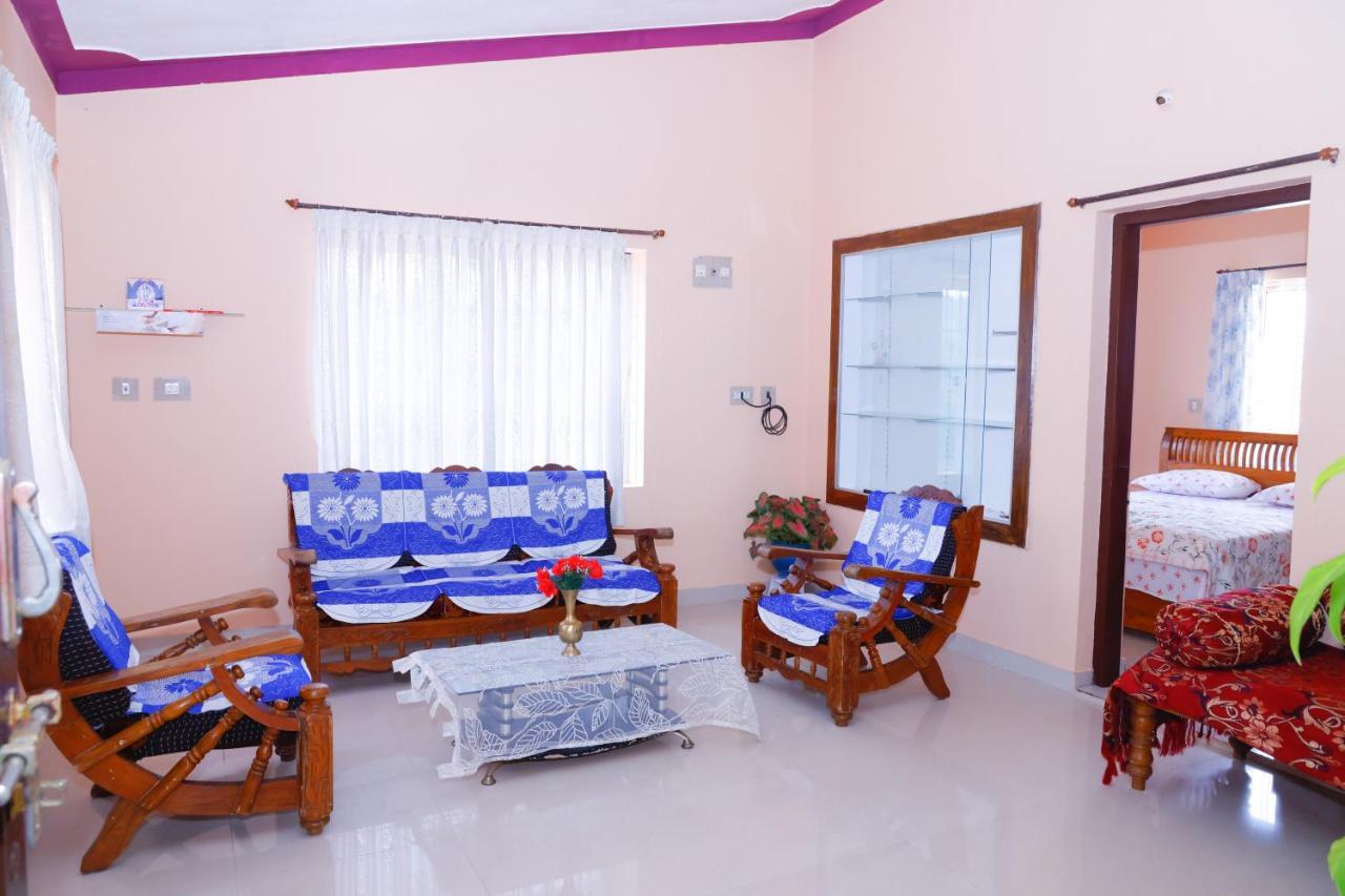 Giri'S Homestay Madikeri Bagian luar foto
