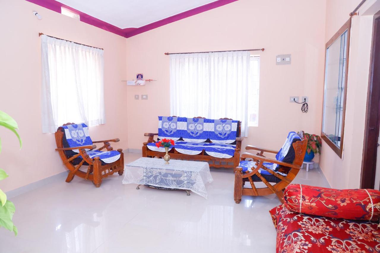 Giri'S Homestay Madikeri Bagian luar foto