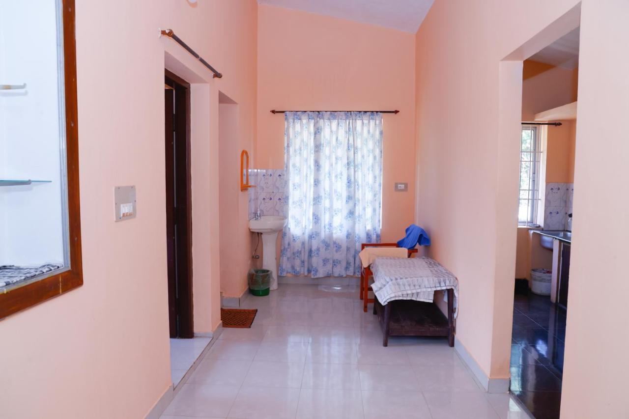 Giri'S Homestay Madikeri Bagian luar foto