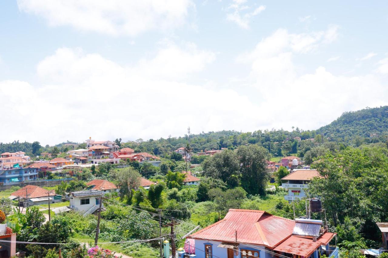 Giri'S Homestay Madikeri Bagian luar foto